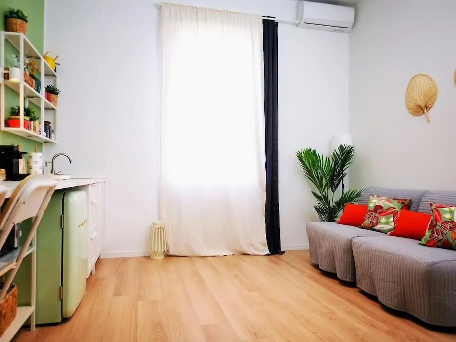 Ferienwohnung Sunny Flat 50 Meters From The Metro Mailand 0*,  Italien