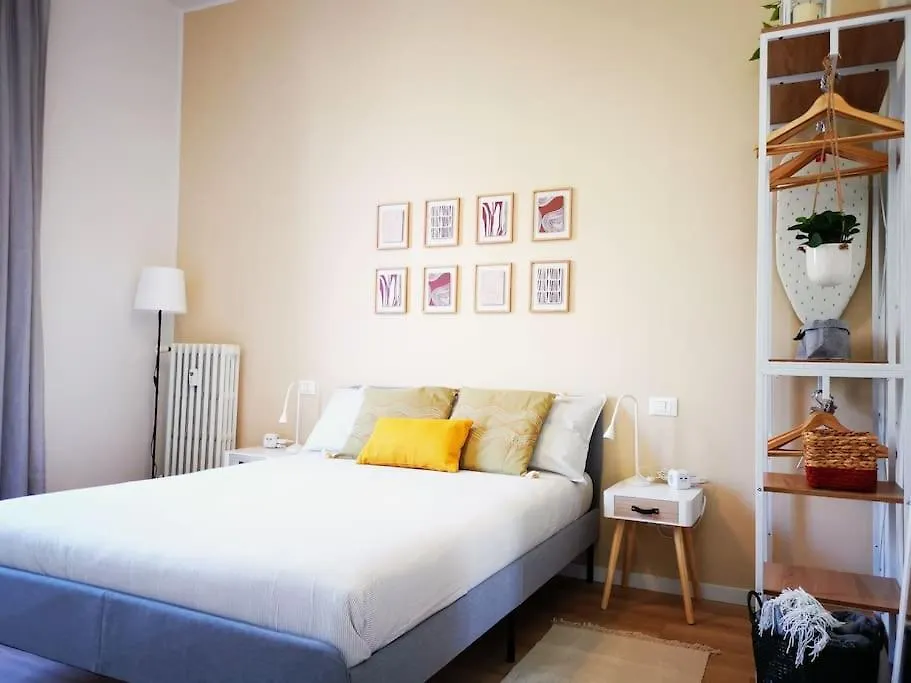 Sunny Flat 50 Meters From The Metro Lejlighed Milano 0*,  Italien